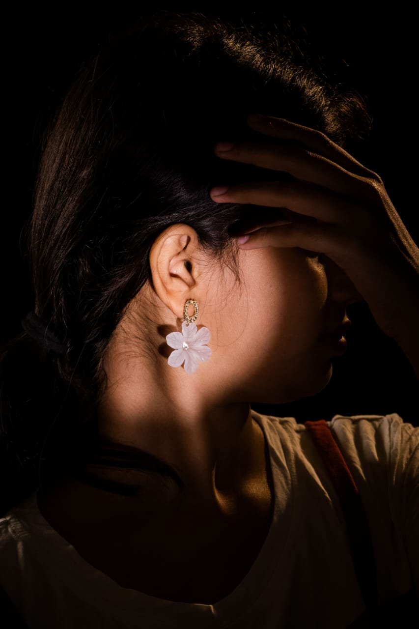 Snow Daisy Drop Earrings