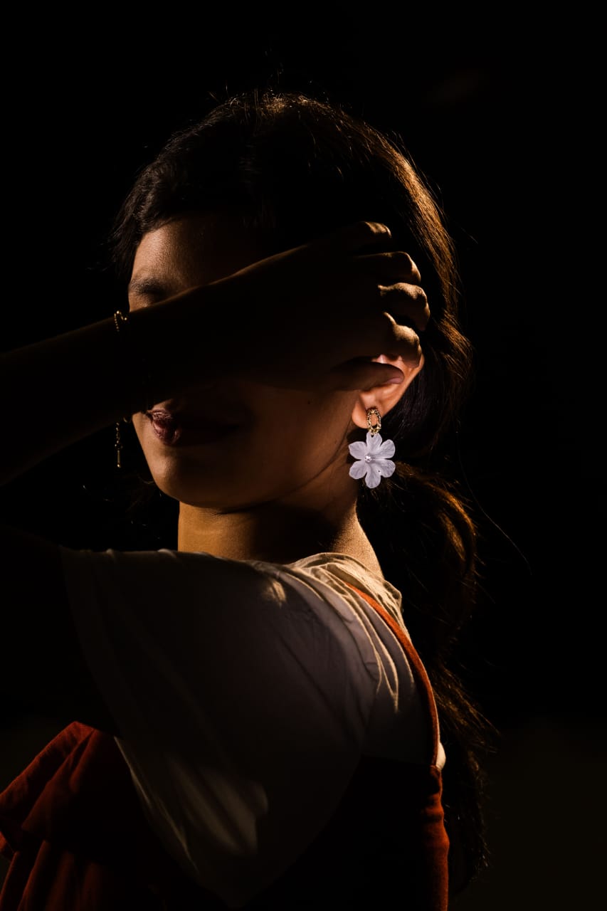 Snow Daisy Drop Earrings