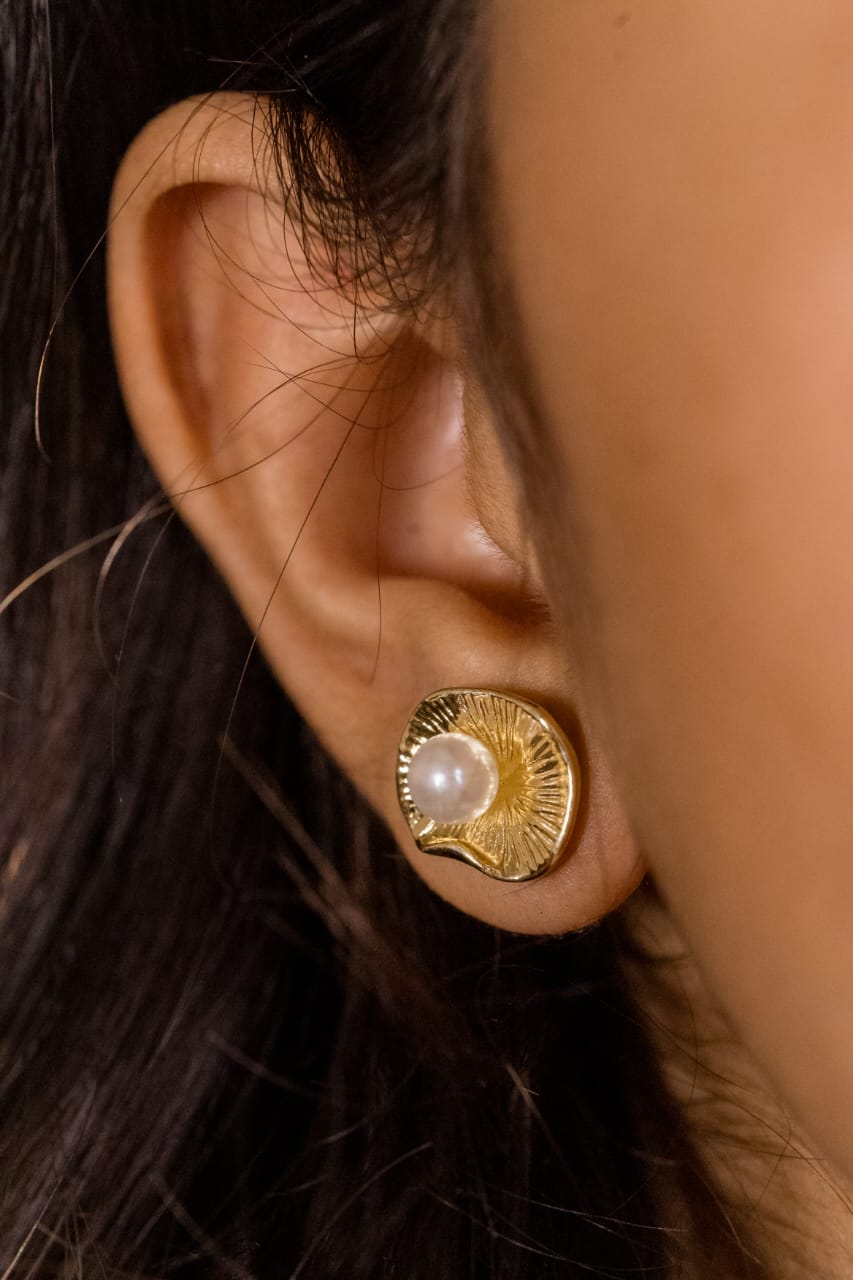 Golden Shell Pearl Earrings