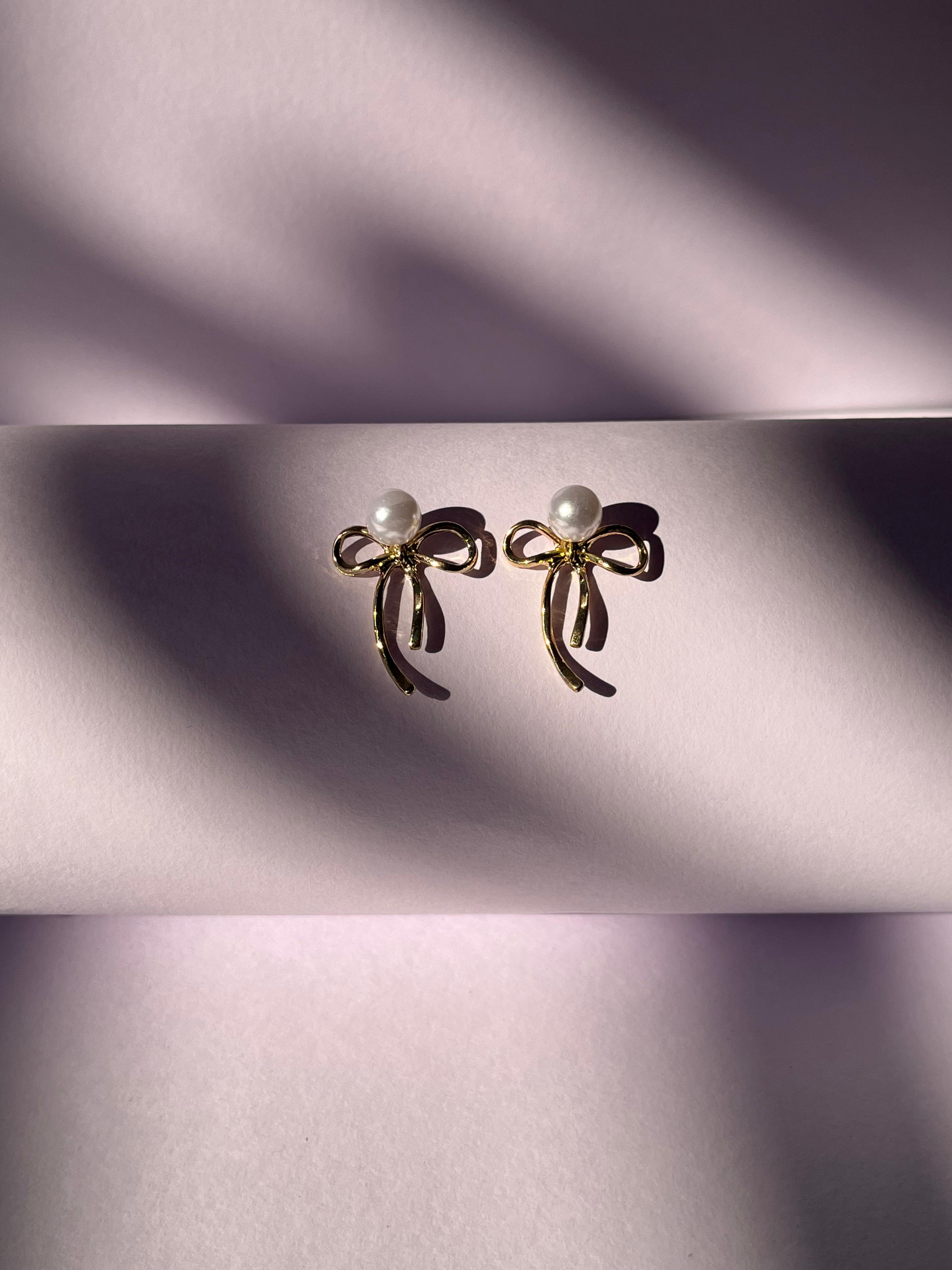 Pearl bow earrings