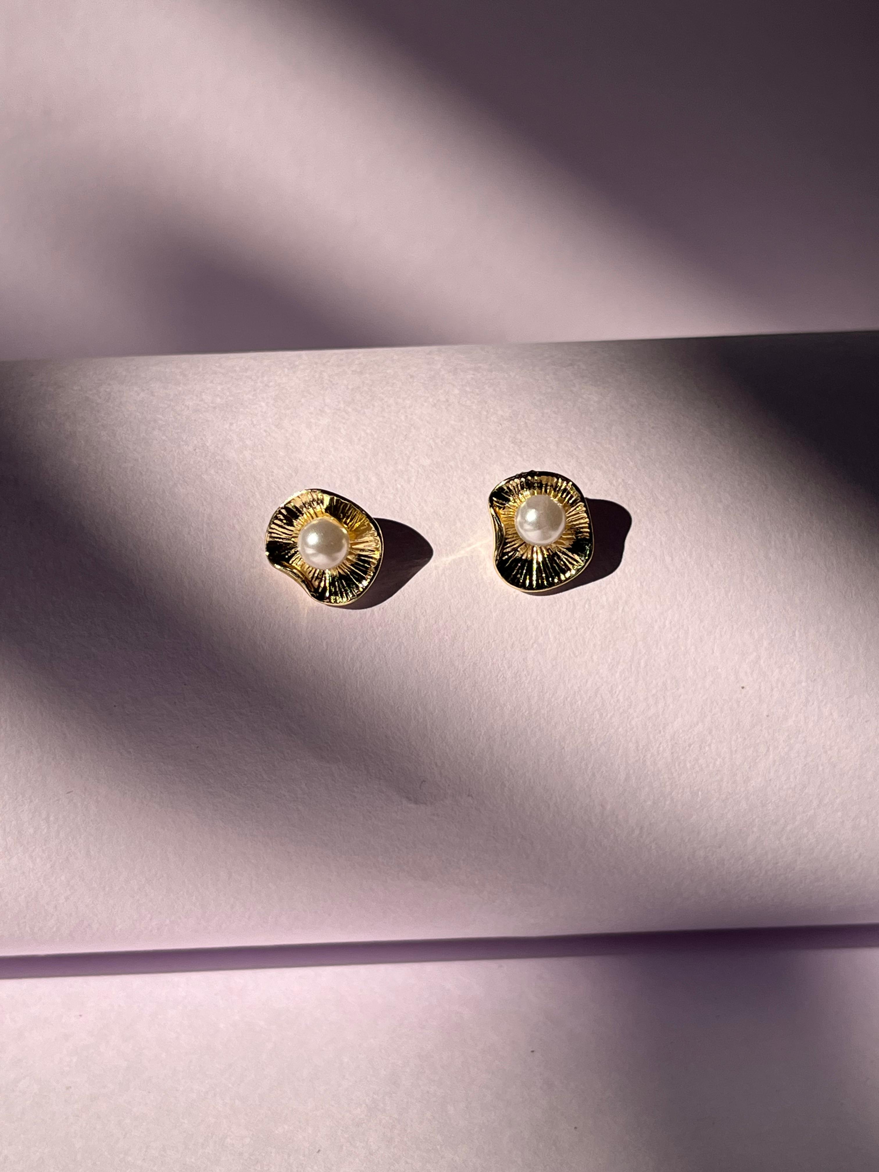 Golden Shell Pearl Earrings