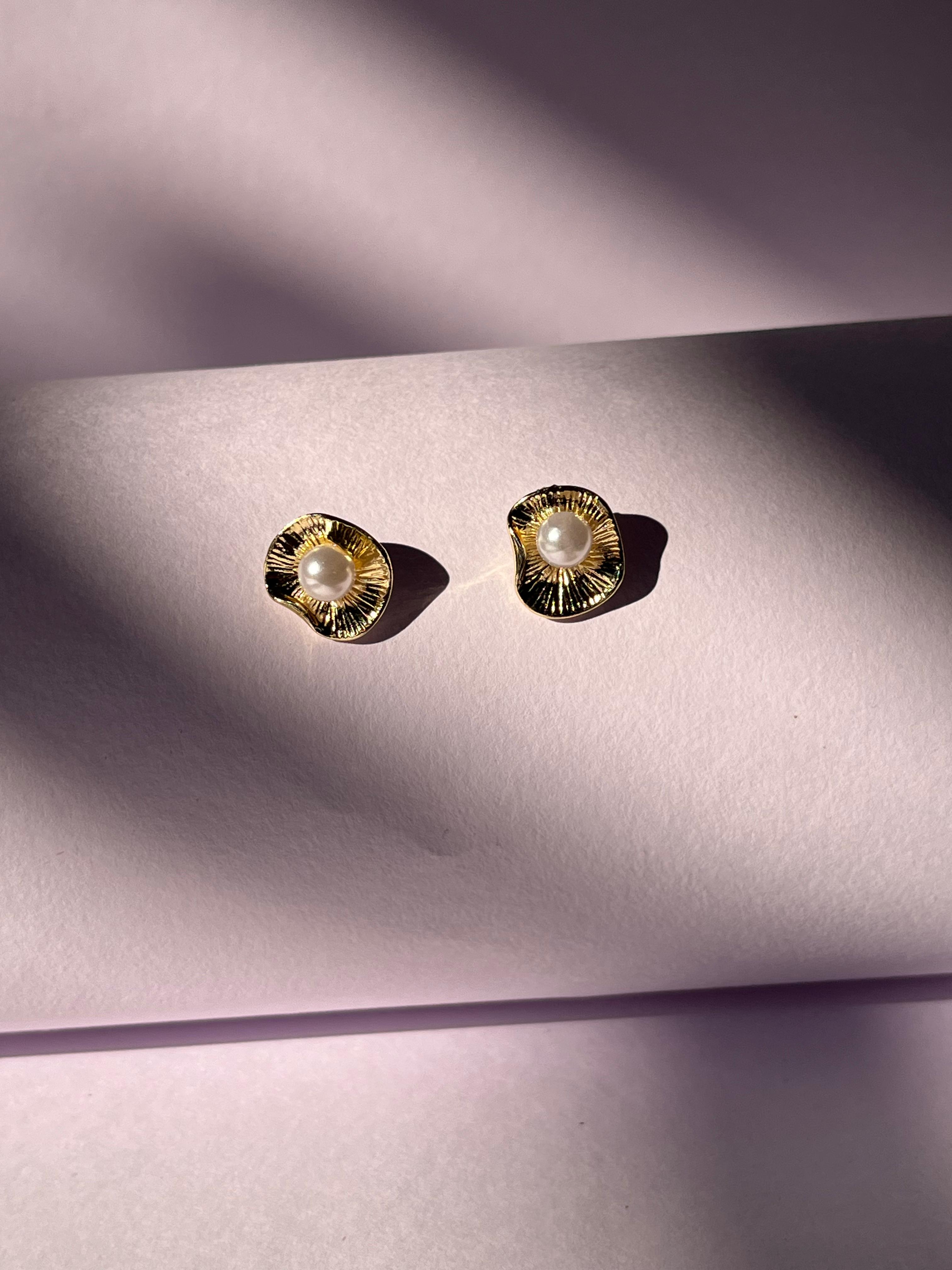 Golden Shell Pearl Earrings